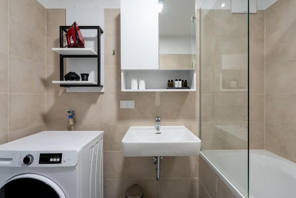 1Br Haven With Swift City Access By Hm Wien Eksteriør billede