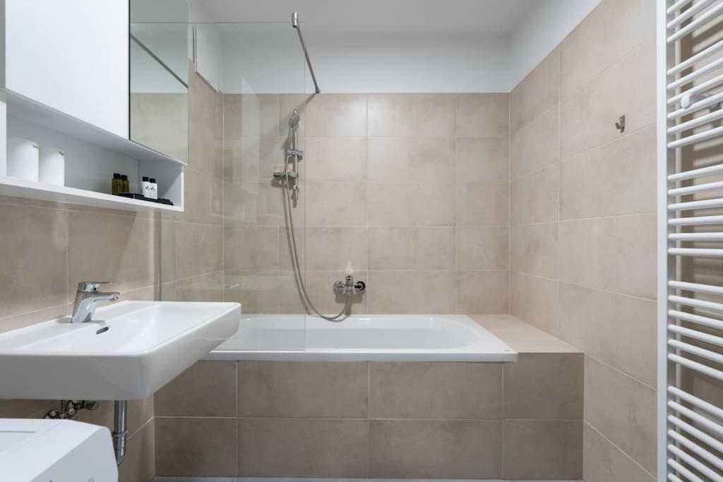 1Br Haven With Swift City Access By Hm Wien Eksteriør billede